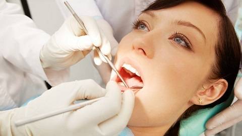 Болит зуб под пломбой: причины, что делать?